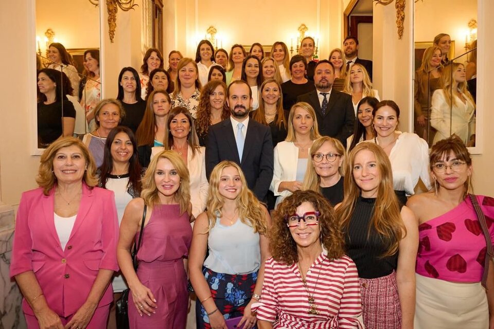Lina Anllo junto a empresarias, funcionarias y el embajador  Roberto Carles, en la Misión Comercial a Italia organizada por el WEF Argentina.