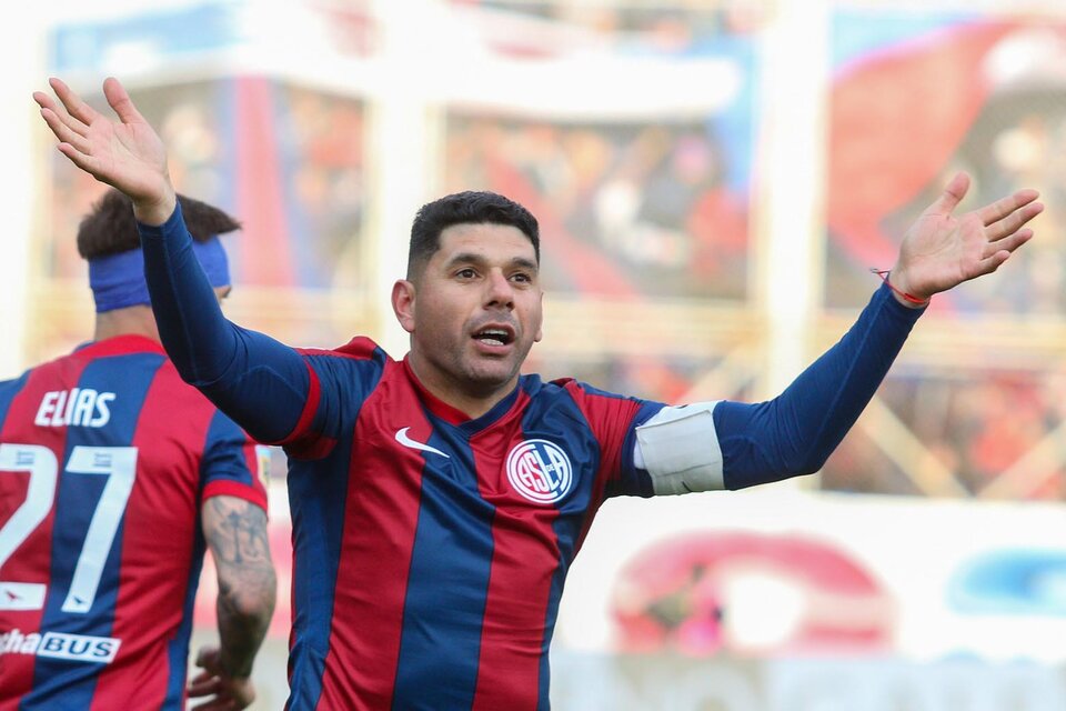 Néstor Ortigoza durante el último partido de San Lorenzo, donde marcó el gol del triunfo (Fuente: NA)