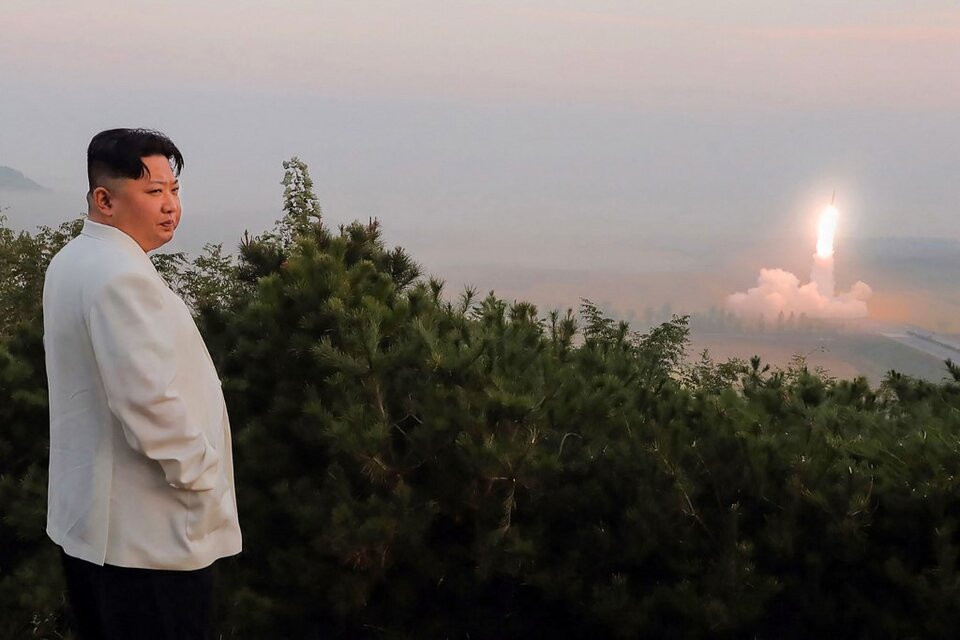 Kim Jong Un durante una reciente prueba de misiles de Corea del Norte. (Foto: AFP/KCNA VIA KNS)