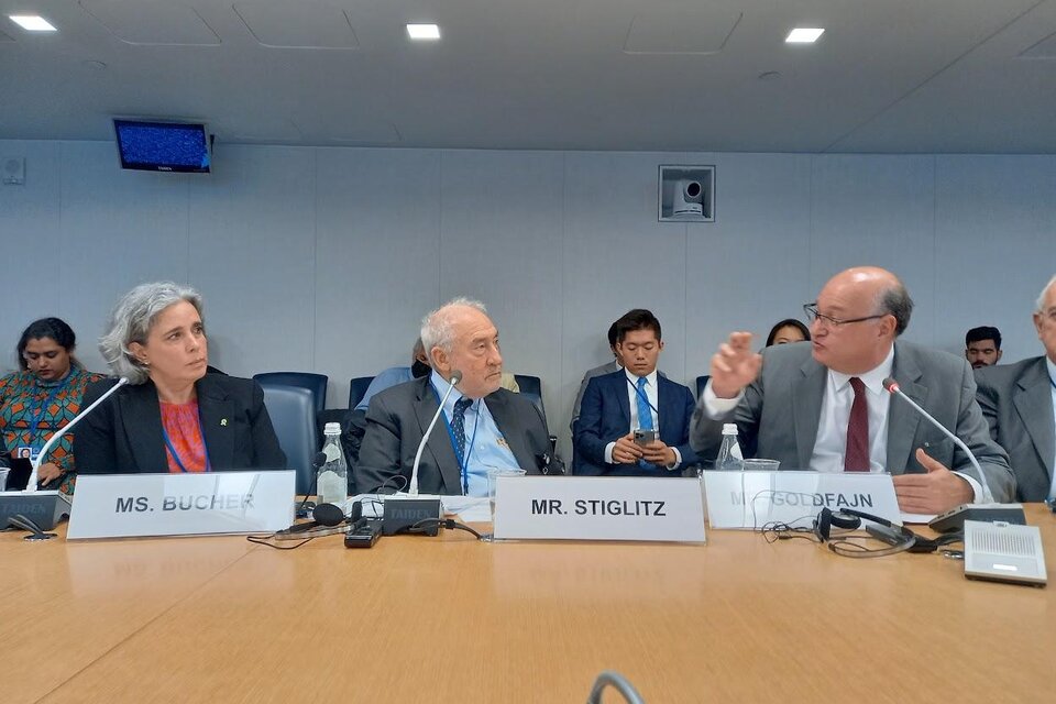 Stiglitz junto a Goldfajn en el encuentro anual del FMI.