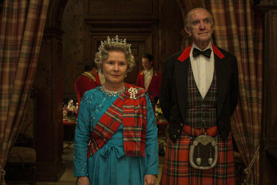 Imelda Staunton y Jonathan Pryce en la nueva temporada "The Crown", la serie de Netflix. 