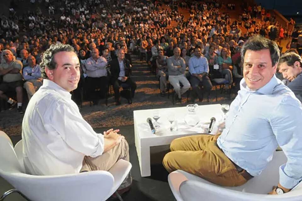 El intendente Pablo Javkin y Facundo Manes.