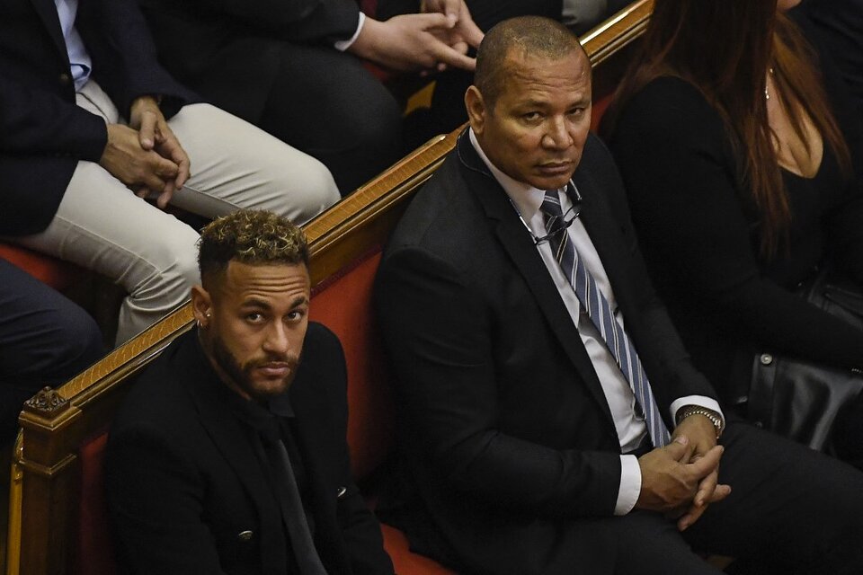 Neymar Júnior junto a su padre, Neymar da Silva (Fuente: AFP)