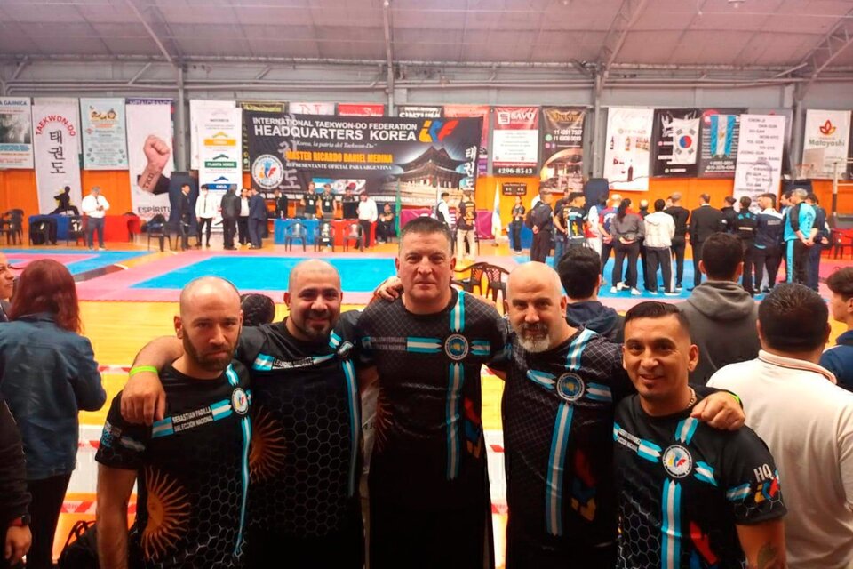 El equipo argentino ITF de taekwondo.