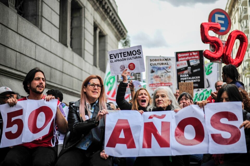 Trabajadores de la cultura marcharon otra vez para pedir la prórroga por 50 años de los fondos para el sector (Fuente: Adrián Pérez)