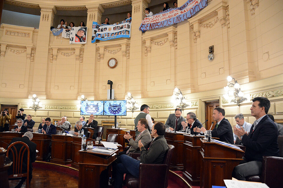 Las dos leyes salieron por unanimidad en la votación en general.