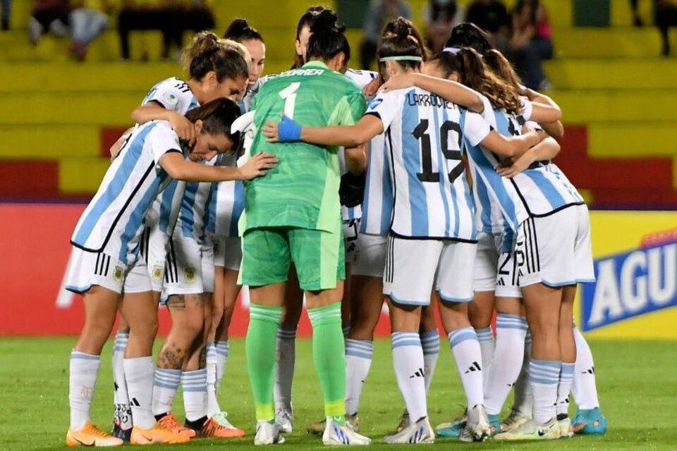 La Selección Argentina femenina sabrá esta sábado quiénes será su rivales. (Fuente: AFP)
