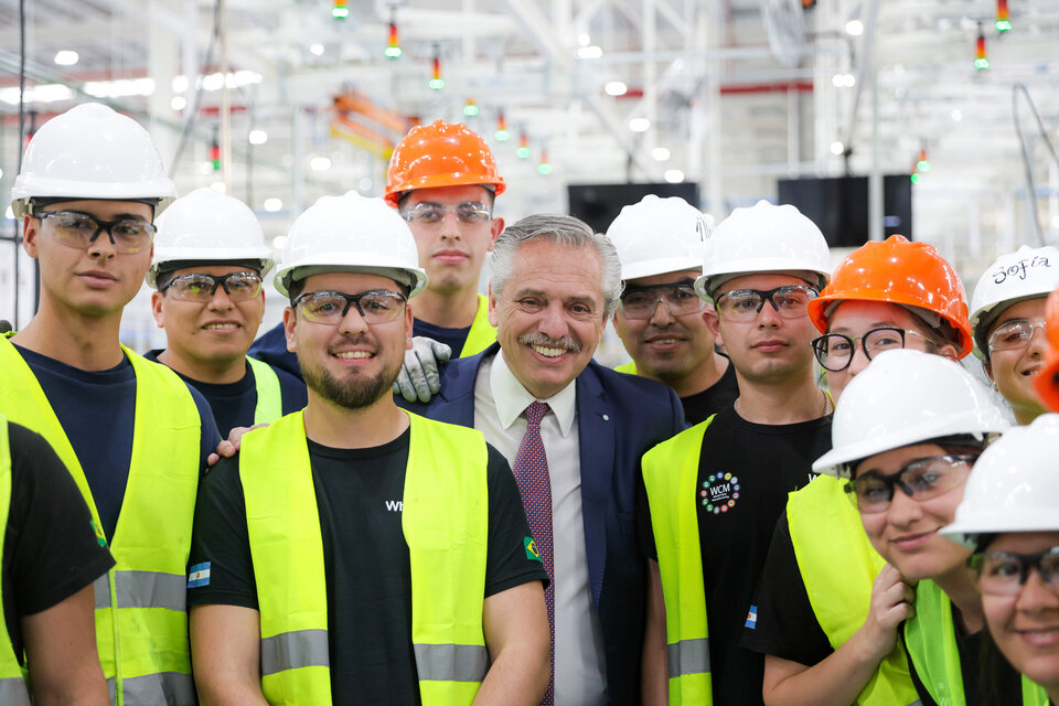 El Presidente en la inauguración de una nueva fábrica de electrodomésticos de la firma Whirlpool en Pilar.