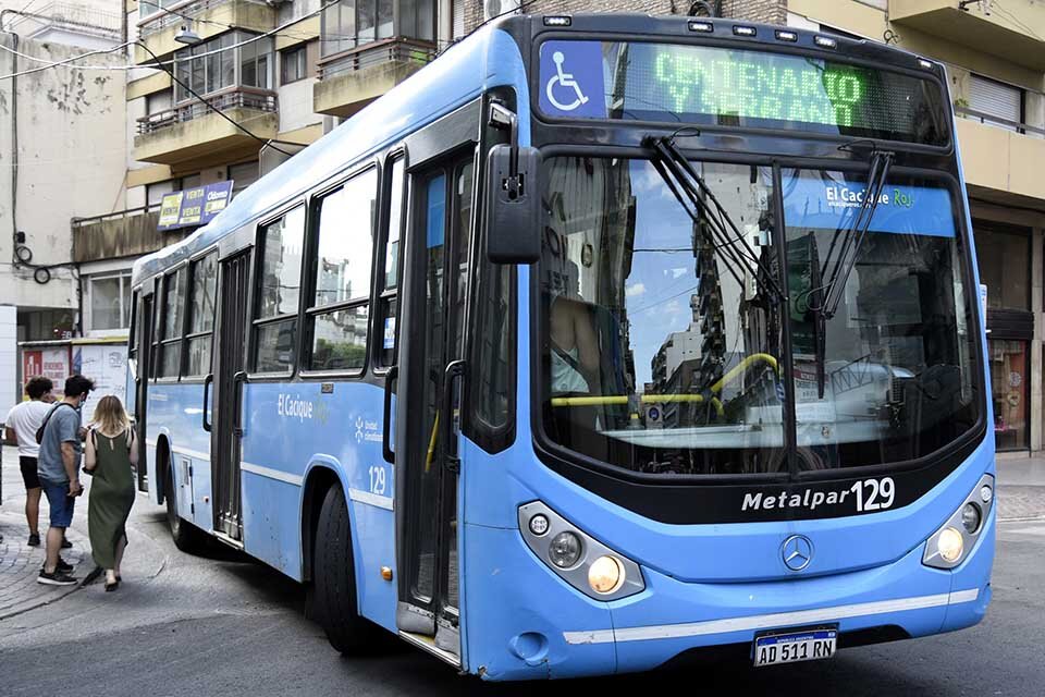 Si no hay acuerdo, los colectivos dejarán de circular a la hora cero de este martes. (Fuente: Andres Macera)