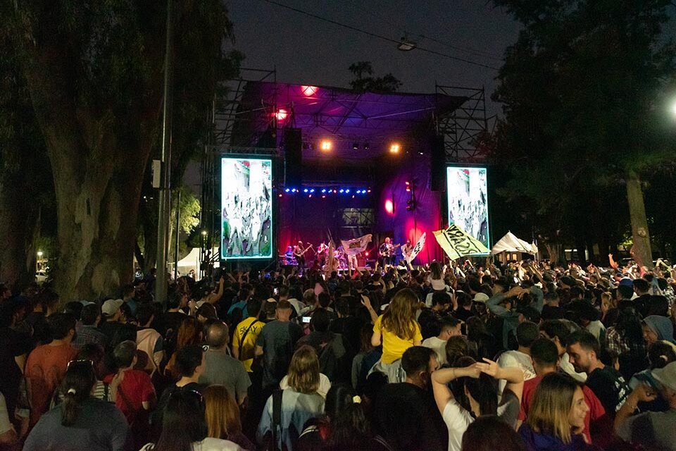 Festival de cierre en el parque Independencia.