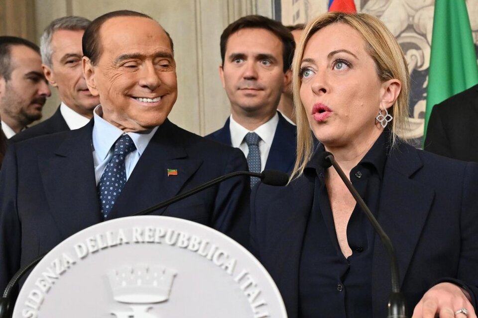 Silvio Berlusconi junto a Giorgia Meloni. (Fuente: EFE)