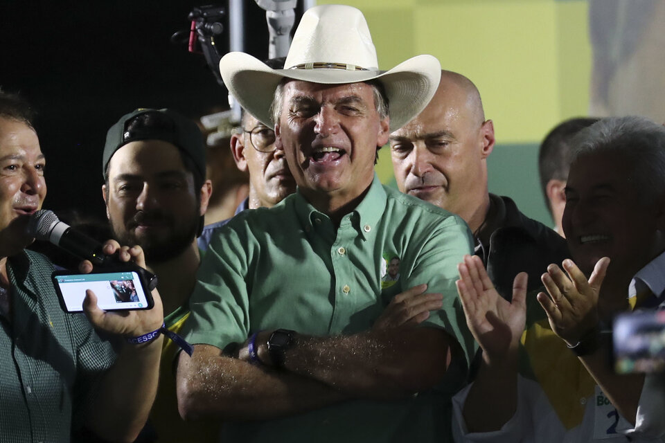 "Bolsonaro ha sido fiel a su palabra. Su mandato ha sido desastroso para la ciencia, el medioambiente y el pueblo brasileño", resumió la prestigiosa revista "Nature" en un editorial.  (Fuente: AFP)