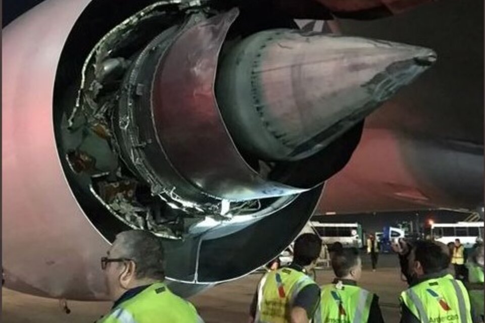 Así quedó el motor de la aeronave. Imagen: @AvionesenEzeiza