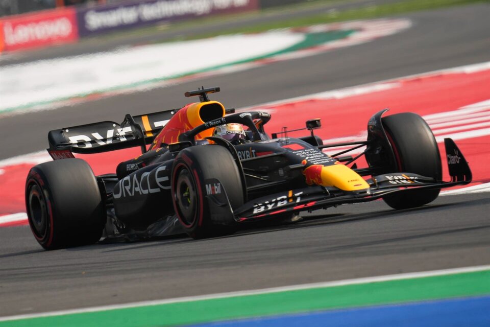 Verstappen con su Red Bull volvió a marcar el ritmo en la Fórmula 1 (Fuente: EFE)