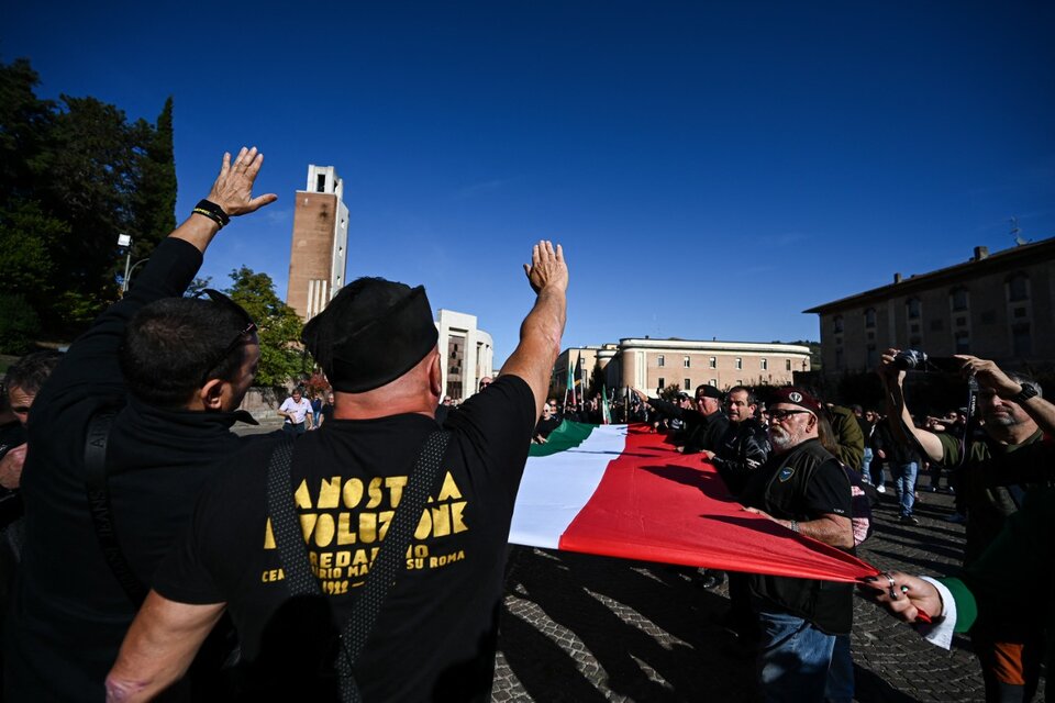 Italia: unos dos mil neofascistas se acercaron a la tumba de Mussolini