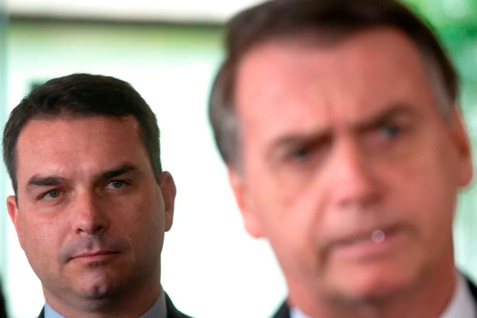Ante el silencio de Bolsonaro, su hijo Flavio agradeció a sus votantes pero no reconoció la derrota