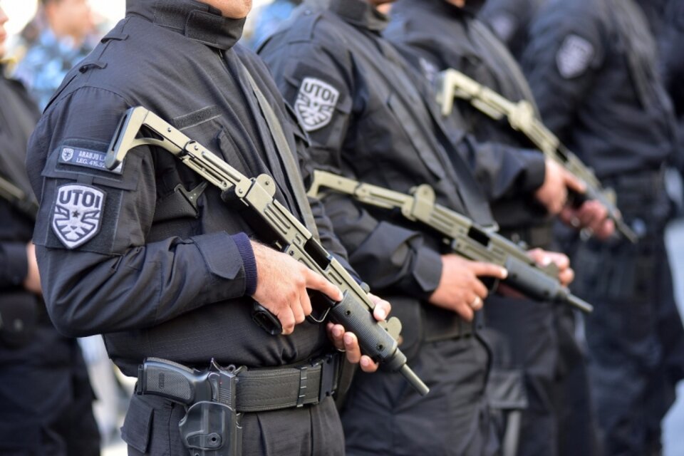 Los policías detenidos son miembros de la Unidad Táctica de Operaciones Inmediatas, fuerza que se creó durante el gobierno de María Eugenia Vidal en la provincia de Buenos Aires.