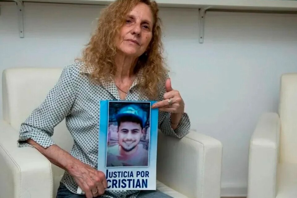 Rosa Gallego, la madre de la víctima, Cristian Robledo. (Fuente: NA)