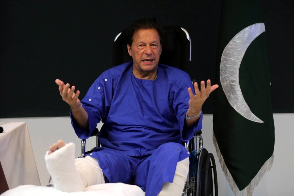 Imran Kahn después del atentado. (Fuente: EFE)