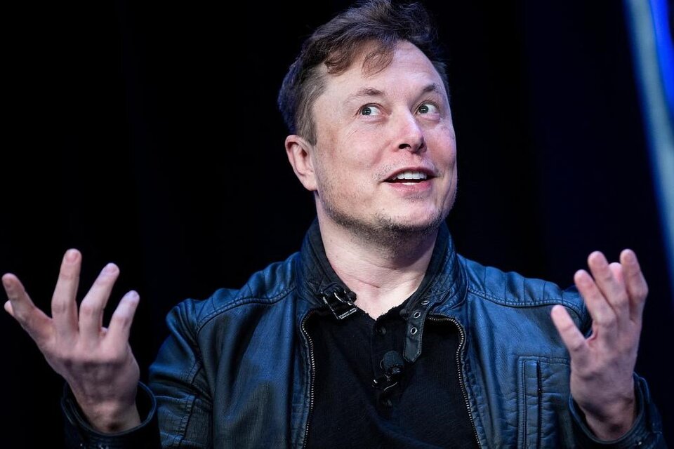 Elon Musk defendió el servicio de suscripción pago para verificar las cuentas de Twitter. Imagen: AFP. 