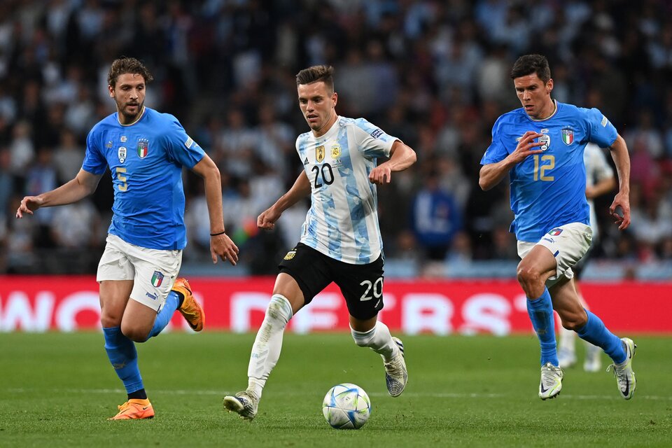 Lo Celso, pieza clave en el mediocampo argentino, se perderá el Mundial Qatar 2022 (Foto: AFP).