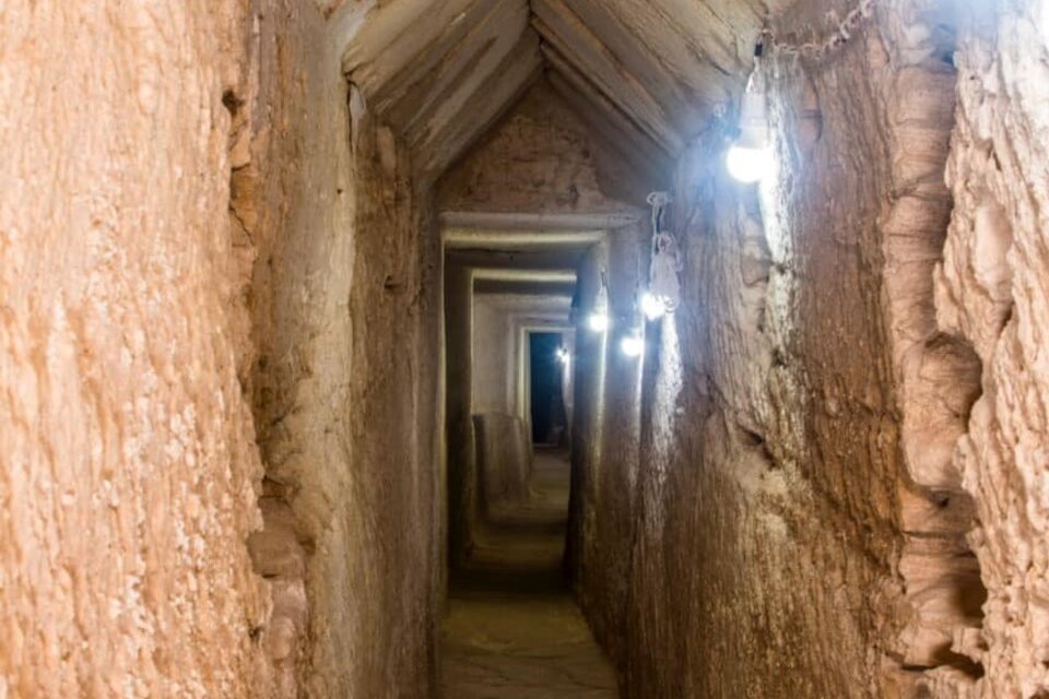 Una misión arqueológica egipcia-dominicana encontró un túnel cerca del Templo Taposiris Magna que podría llevar a la tumba de Cleopatra. (FB/tourismandantiq)