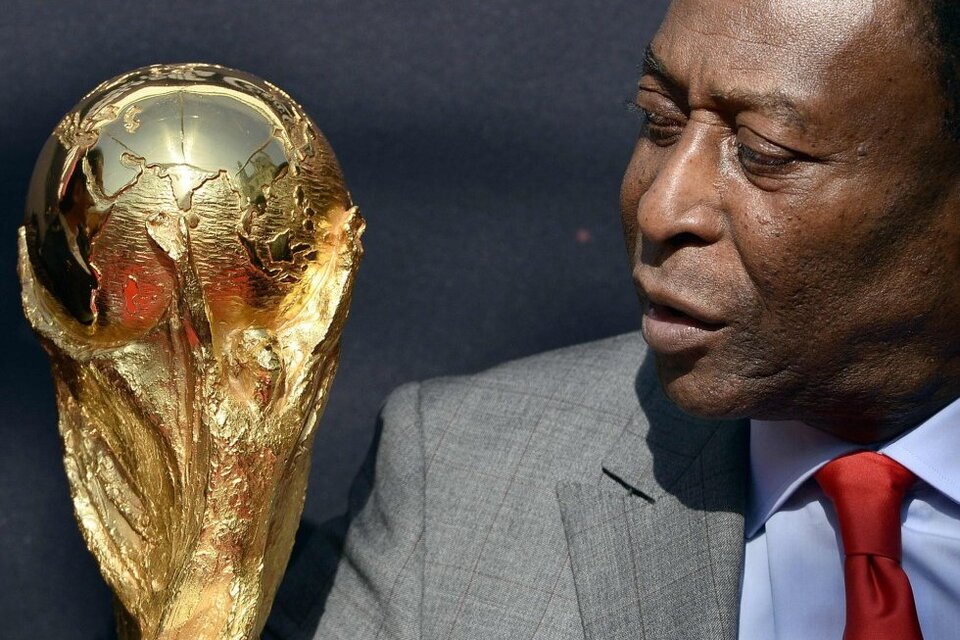 Pelé tiene el récord Guinness de mayor cantidad de copas del mundo ganadas. (Foto: AFP)