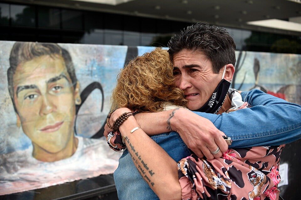 La madre de Michel Campero celebra y llora el fallo. (Fuente: Andres Macera)