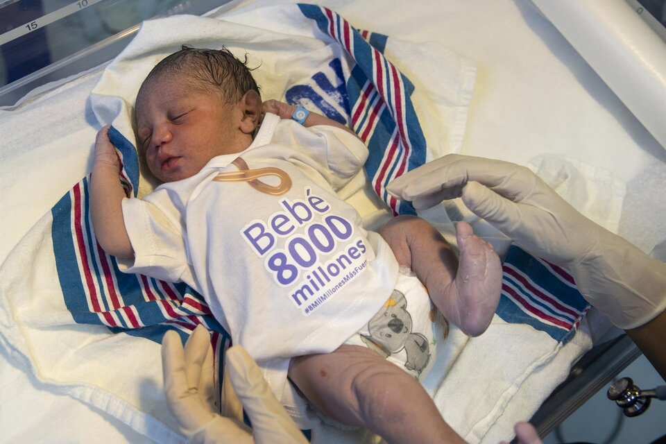 El mundo superó los 8 mil millones de habitantes, con el nacimiento de Damián, en República Dominicana. Imagen: EFE.