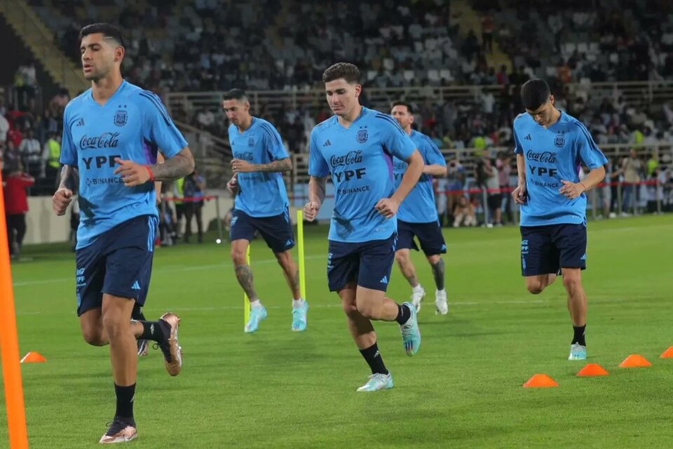 Los jugadores de las 32 selecciones seleccionadas se preparan para el Mundial Qatar 2022. Imagen: @Argentina. 