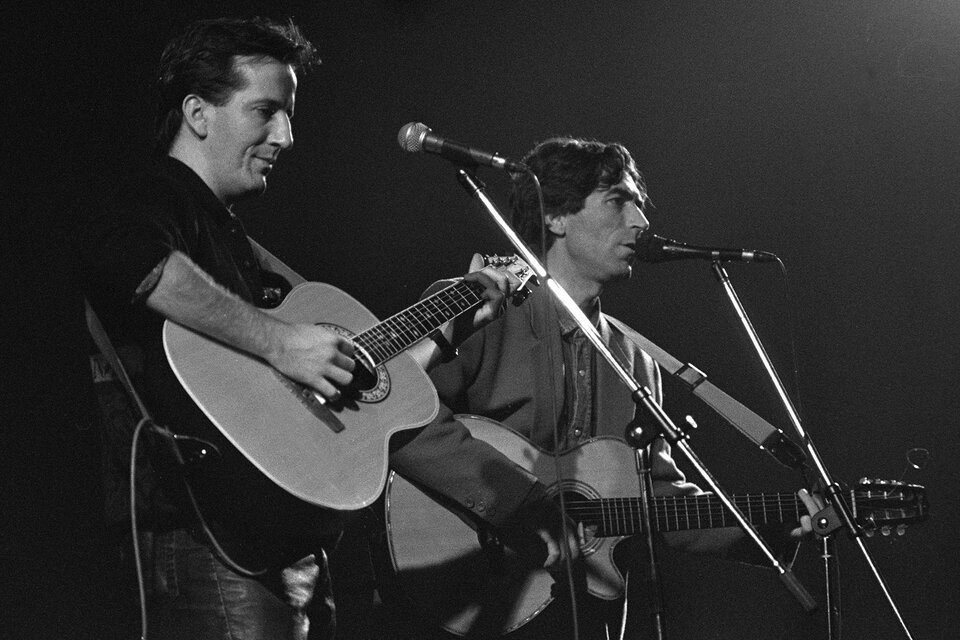 Pancho Verona y Joaquín Sabina en un concierto en San Sebastián en 1989. Imagen: EFE. 
