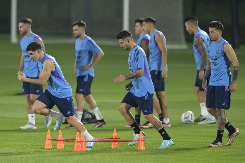 El entrenamiento argentino fue intenso, especialmente para Acuña y el Papu Gómez