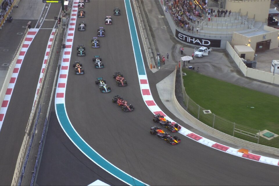 La largada la dominaron los Red Bull, aunque luego Leclerc pudo superar a Pérez (Fuente: F1)