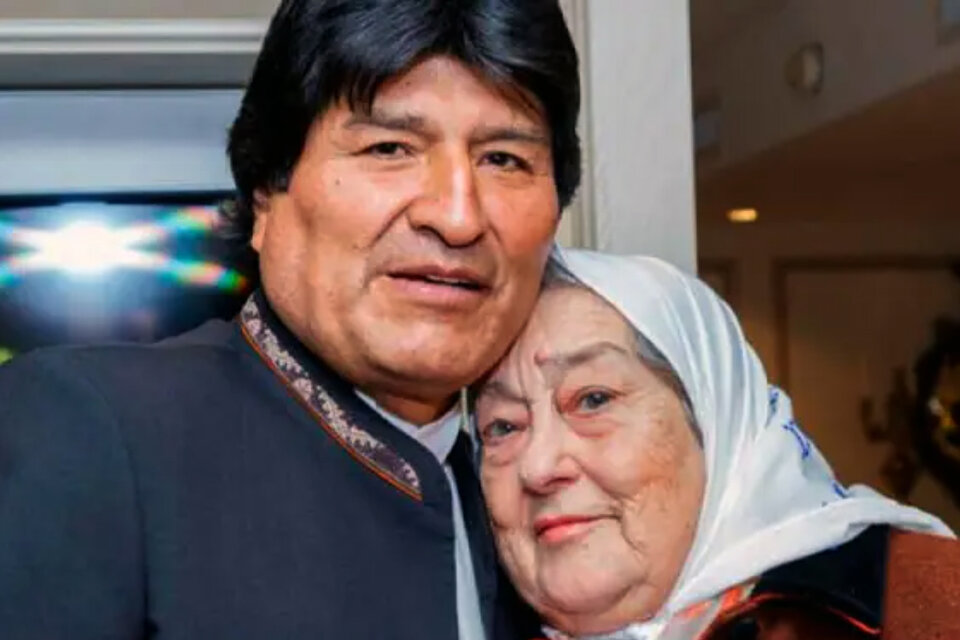 El abrazo de Evo Morales a Hebe.
