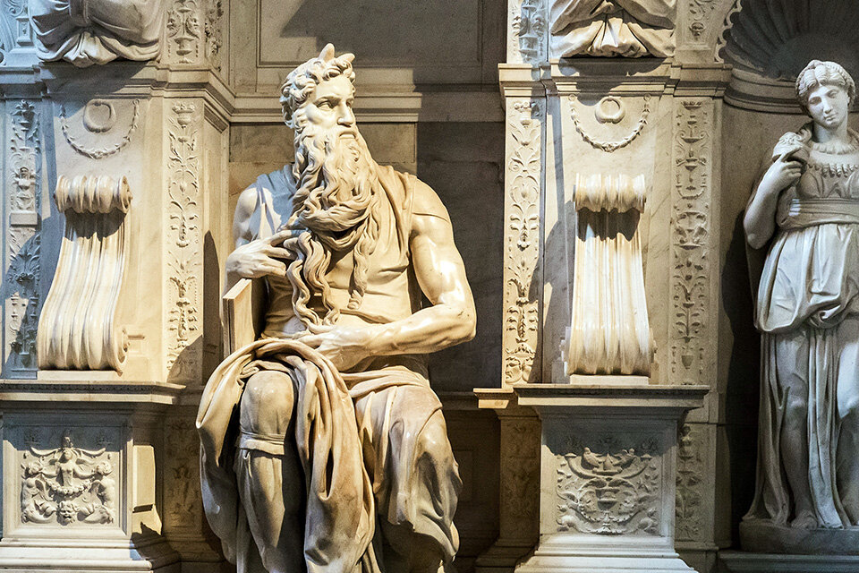 El Moisés, de Miguel Ángel, y una pregunta sobre el origen del trabajo de Freud sobre Moisés y la religión monoteísta. 
