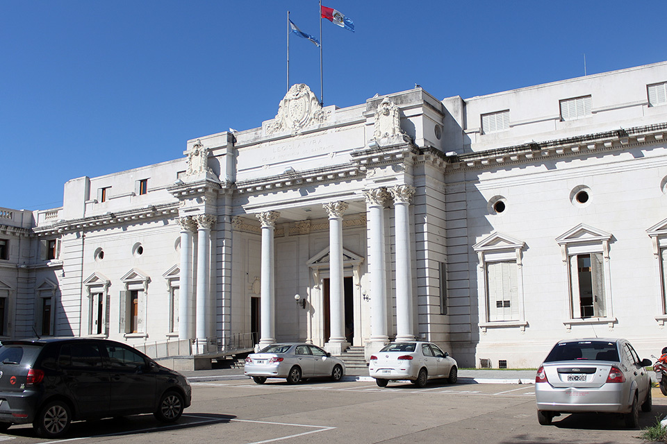 Senadores y diputados están convocados hoy al mediodía.