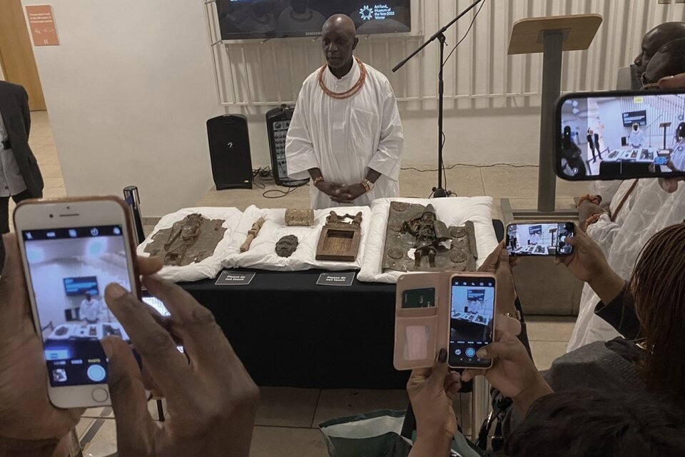 El Museo Horniman de Londres repatrió a Nigeria seis piezas producidos por la sociedad beninesa que habían sido expoliadas por las tropas británicas durante el colonialismo del siglo XIX. (Télam)
