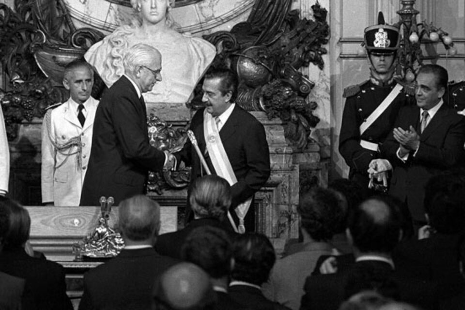 Raúl Alfonsín asumió el 10 de diciembre de 1983