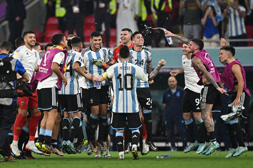 Argentina le ganó 2 a 1 a Australia con goles de Messi y Julián Álvarez. Goodwin descontó. (Fuente: AFP)