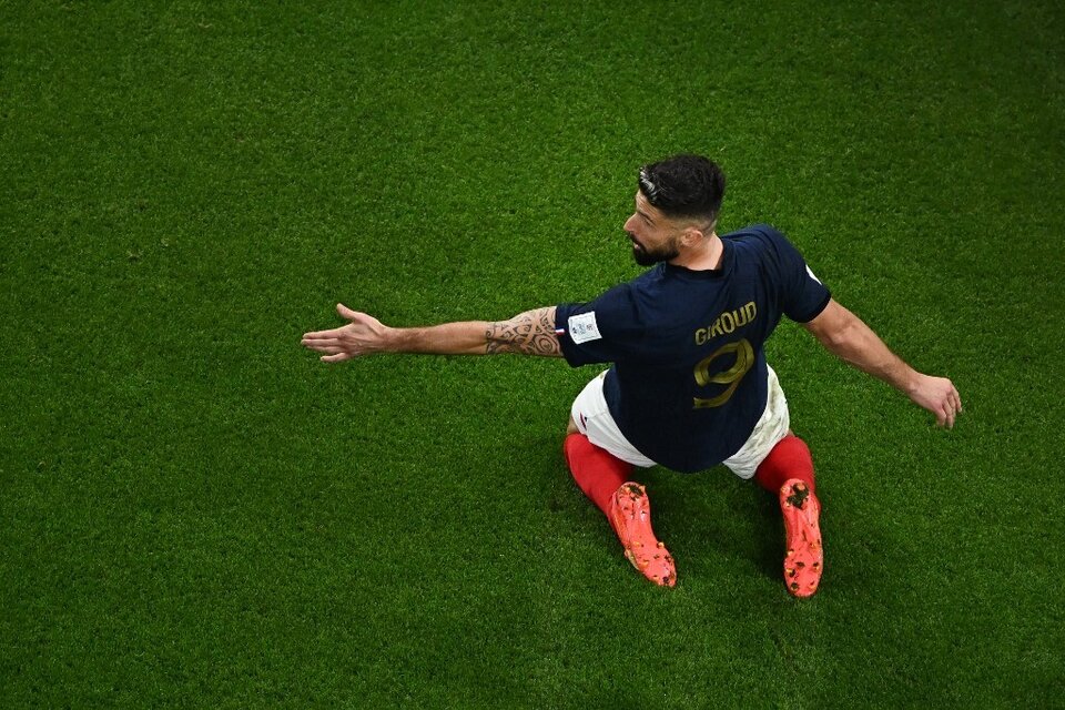 Giroud marcó el 1 a 0 frente a Polonia y se convirtió en el máximo goleador de la selección de Francia. (Imagen: AFP)