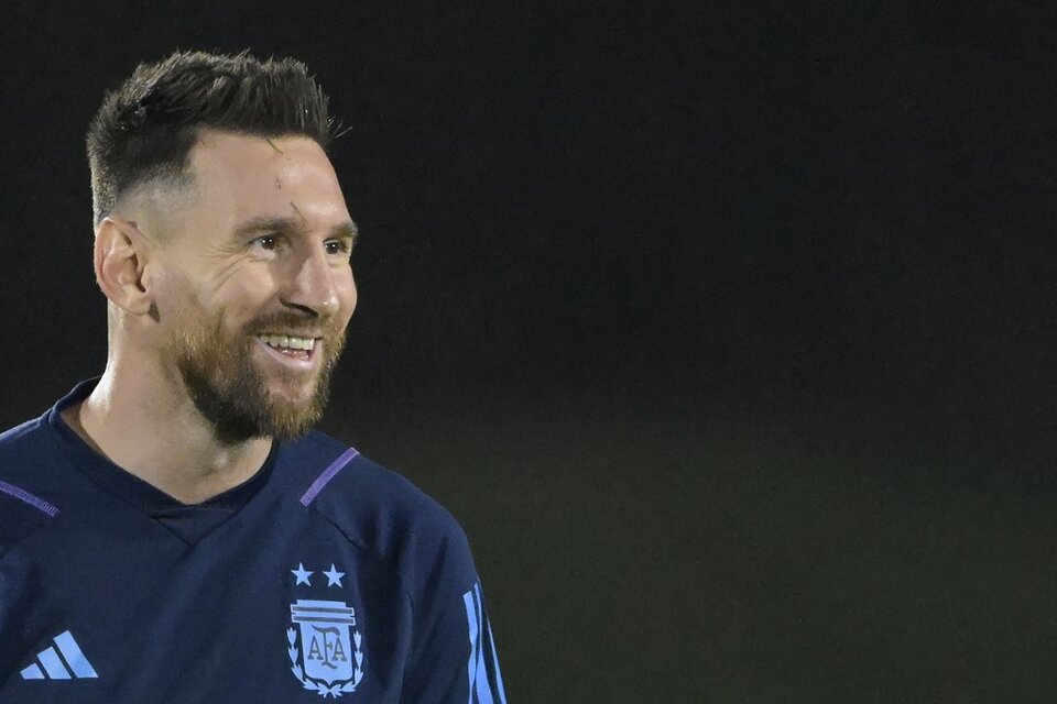 Si Messi conduce a Argentina a la victoria  sobre Países Bajos, la selección pasará a semifinales. Imagen: AFP. 