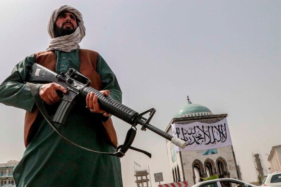 Los talibanes aplican plenamente algunos aspectos de la ley islámica como las ejecuciones públicas, las lapidaciones, las flagelaciones o, en el caso de los ladrones, la amputación de miembros.