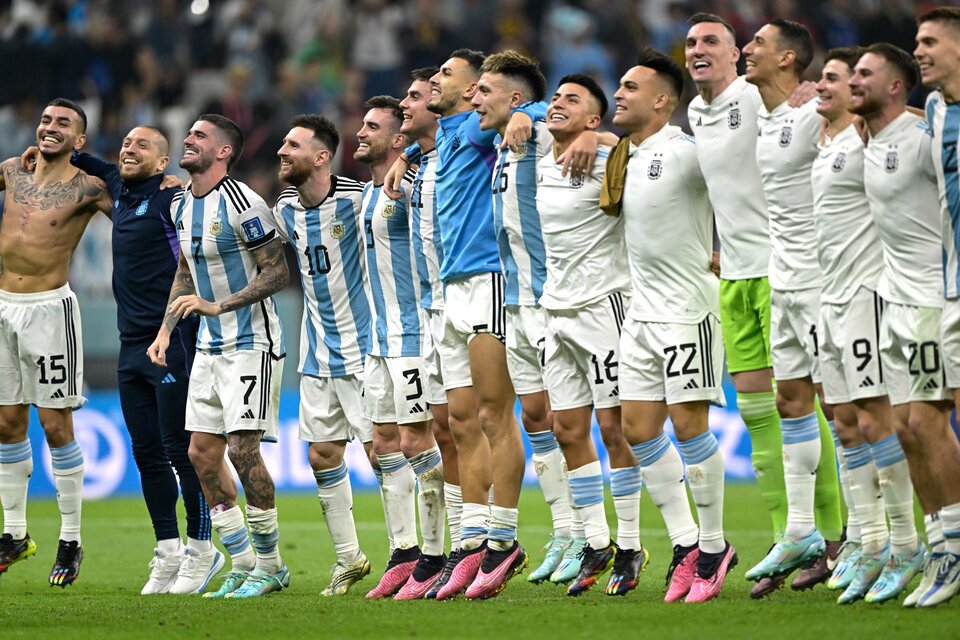 La selección argentina superó a Croacia y sigue la carrera mundialista por la copa. (Fuente: AFP)