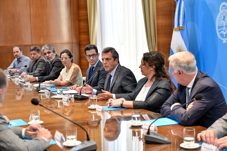 El ministro de Economía, Sergio Massa, en el encuentro con los ejecutivos de los laboratorios medicinales. (Fuente: Ministerio de Economía)