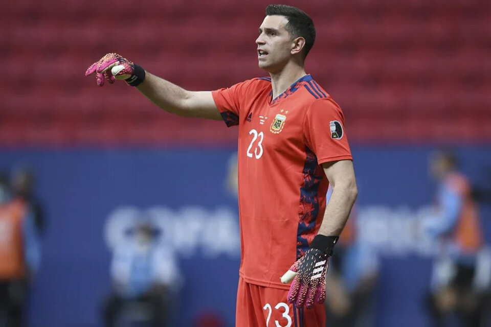 Dibu Martinez, arquero y figura de la Selección. (Fuente: AFP)