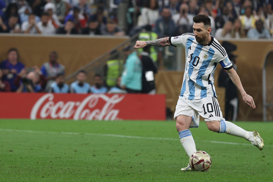 A los 23 minutos del primer tiempo, Argentina le gana 1 a 0 a Francia en la final del Mundial de Qatar 2022 (Fuente: AFP)