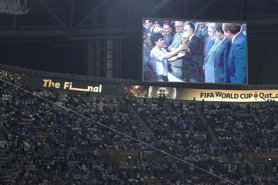 Homenajearon a Diego Maradona en la final de la Copa del Mundo. Imagen: @FIFAWorldCup. 