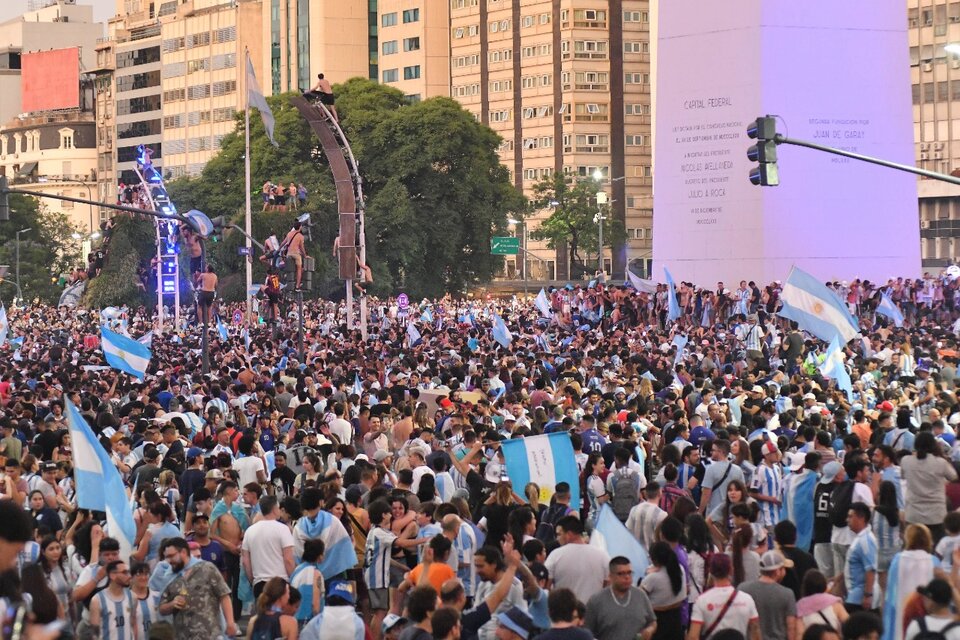 Festejos de la hinchada argentina en el Obelisco. Imagen: NA.