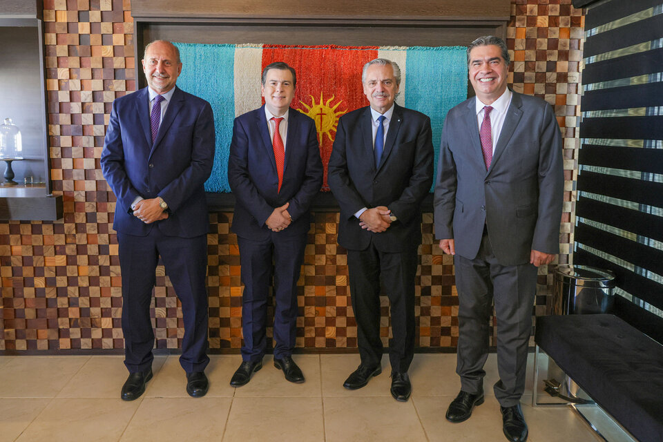 Perotti y Capitanich más temprano en Santiago del Estero. Junto a Zamora y al Presidente hubo encendidas críticas al centralismo porteño.