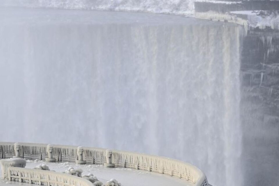 Las impactantes imágenes de las Cataratas del Niágara congeladas (Fuente: Twitter)